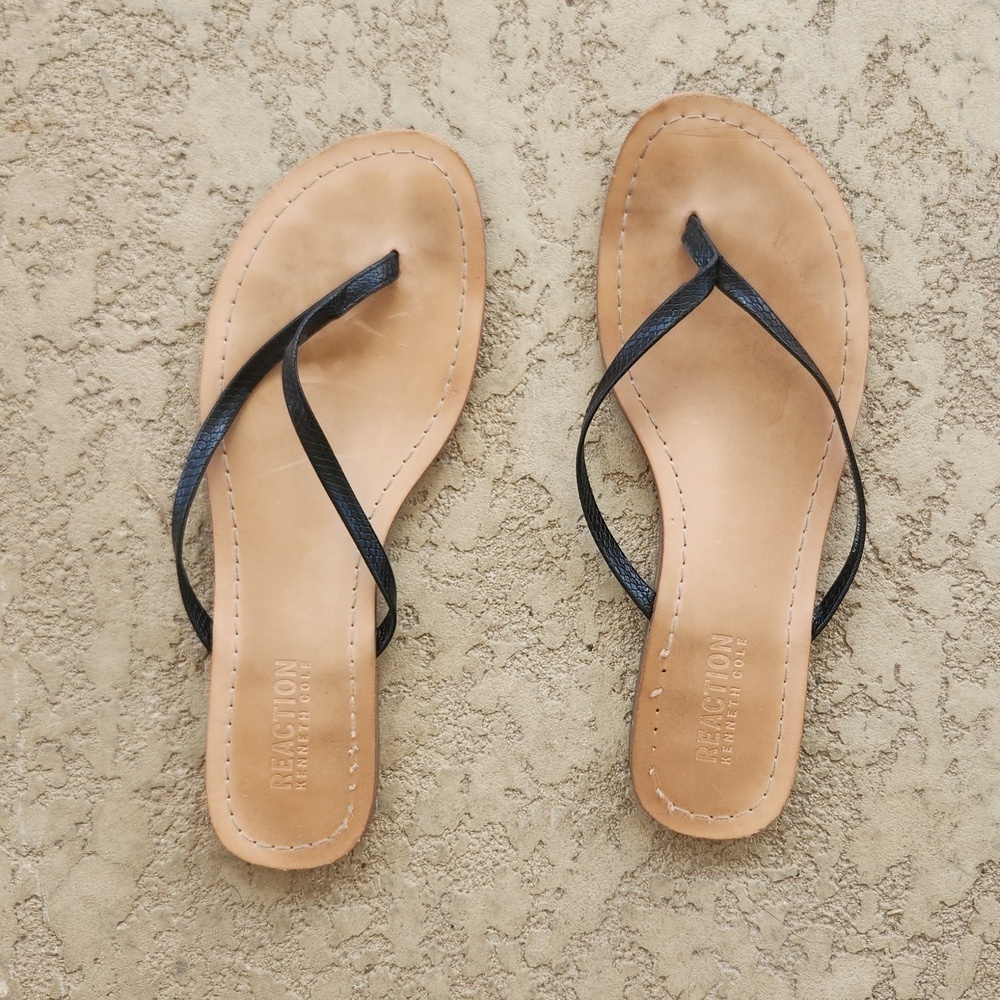 Kenneth Cole Reaction Womens Size 6.5 Flip Flops Black Tan